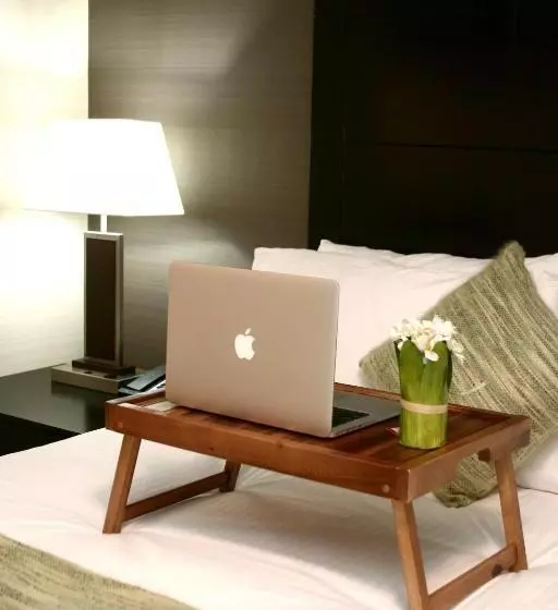 Отель Foxwood Inn & Suites Drayton Valley