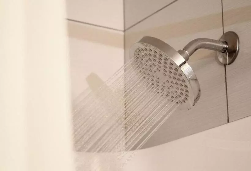 Отель Foxwood Inn & Suites Drayton Valley