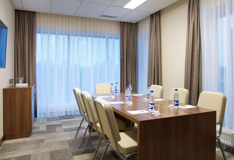 هتل Hampton By Hilton Minsk City Centre