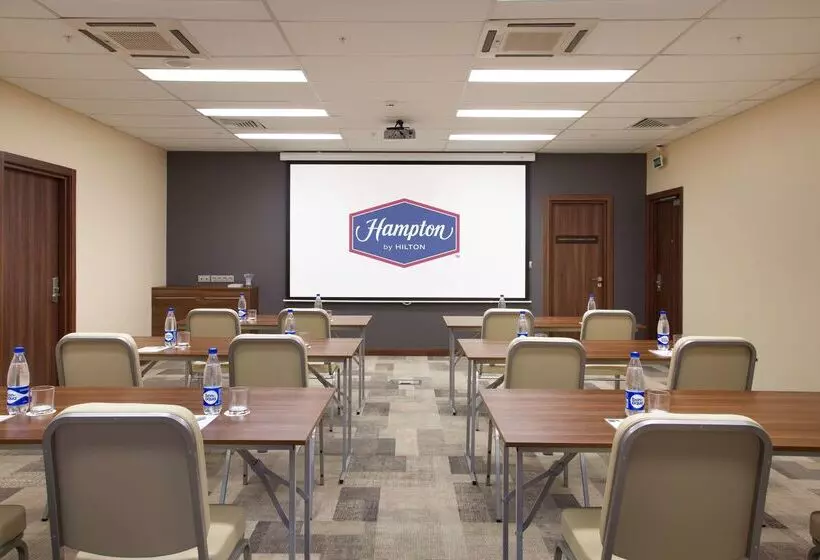 هتل Hampton By Hilton Minsk City Centre
