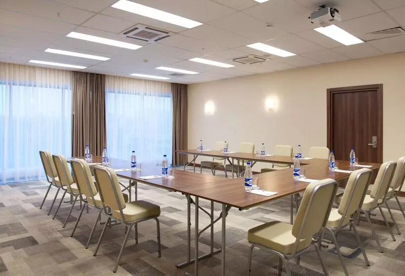 هتل Hampton By Hilton Minsk City Centre