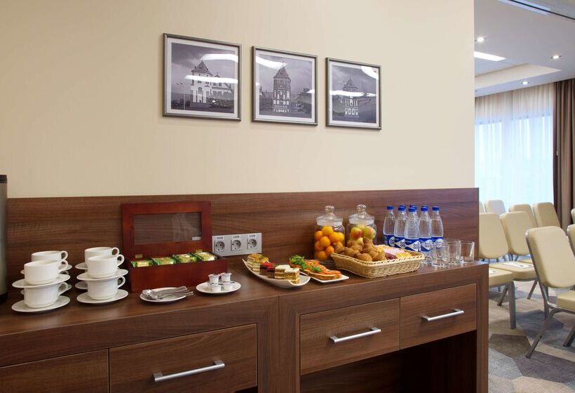 Отель Hampton By Hilton Minsk City Centre