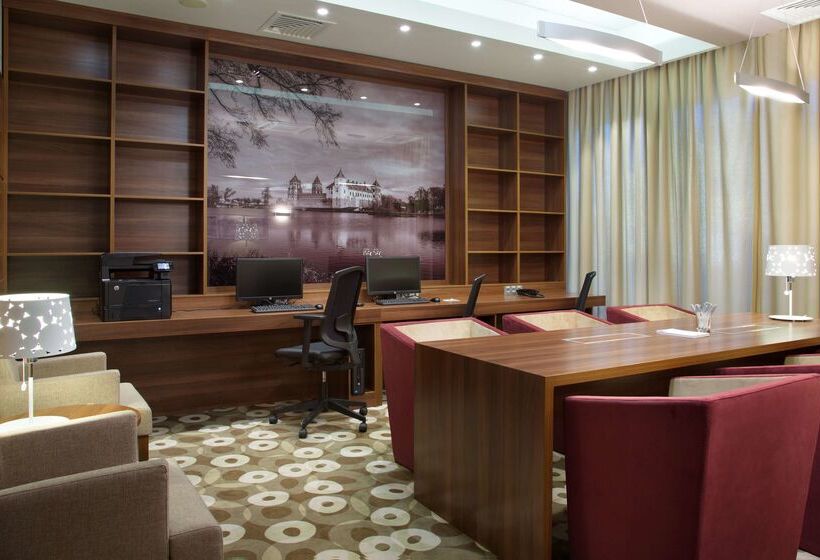 Отель Hampton By Hilton Minsk City Centre