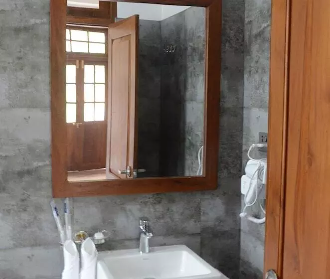 Hotel Heaven Seven  Nuwara Eliya