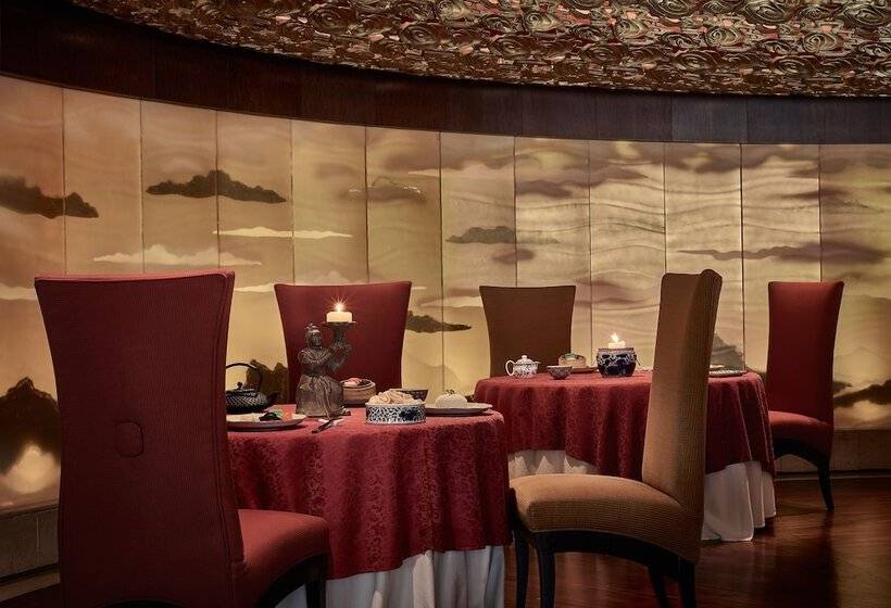 Отель Shangri La Apartments