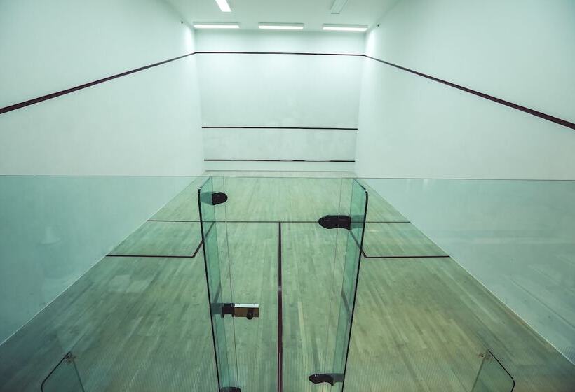 Отель Shangri La Apartments