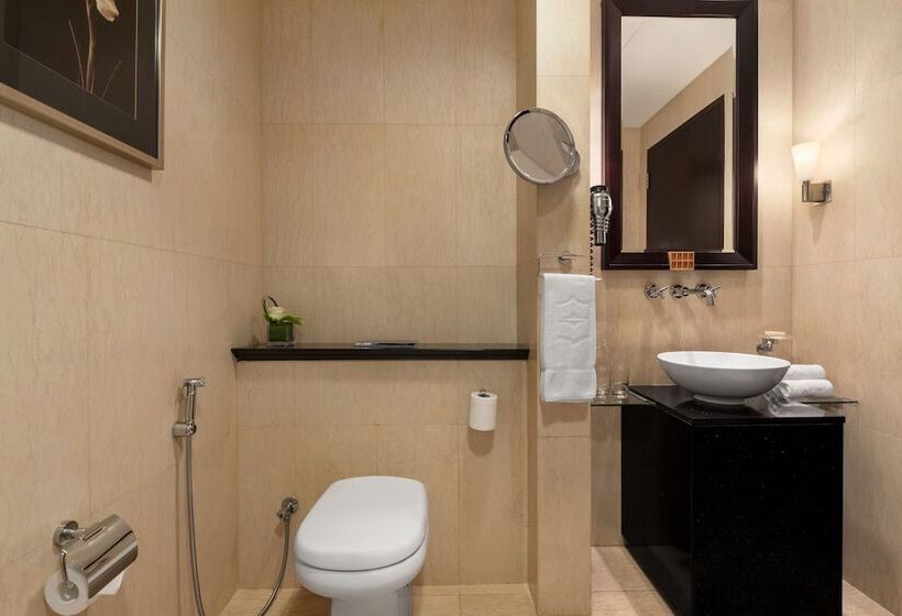 Отель Shangri La Apartments