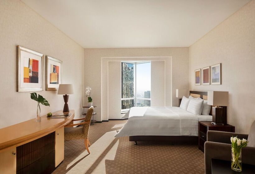 Отель Shangri La Apartments