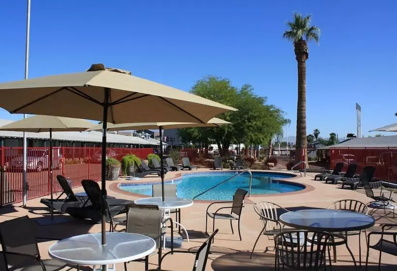 هتل Sterling Gardens