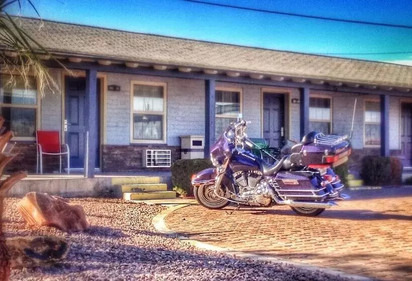 هتل Sterling Gardens