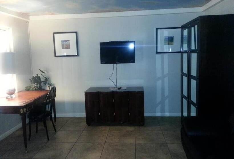 Отель Sterling Gardens