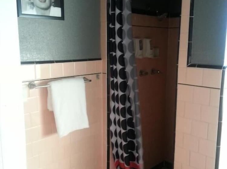 Отель Sterling Gardens