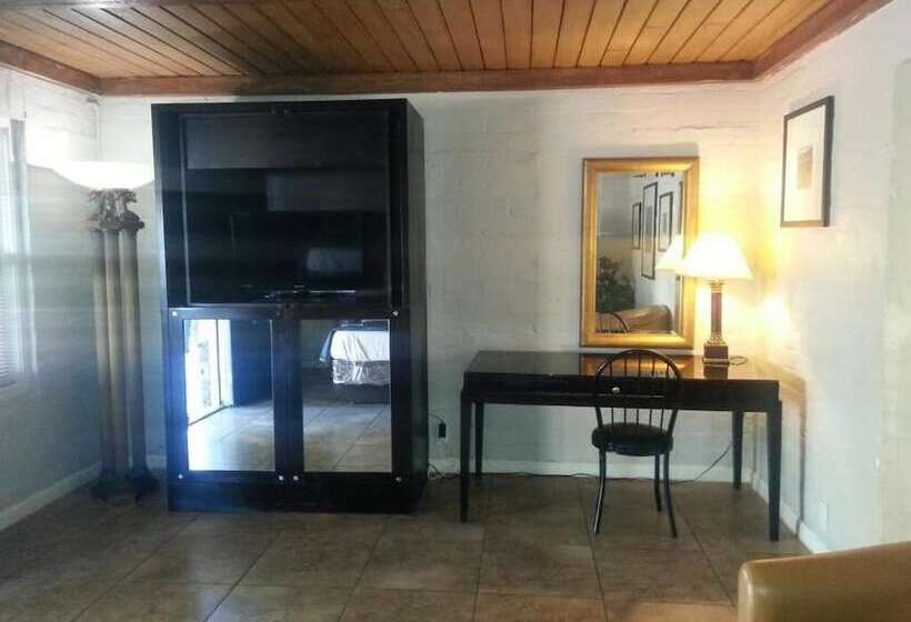 Отель Sterling Gardens