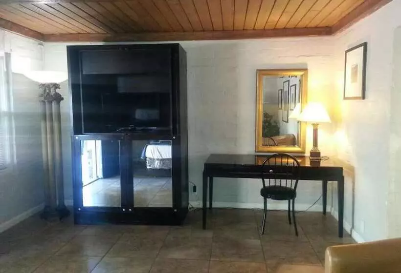 هتل Sterling Gardens