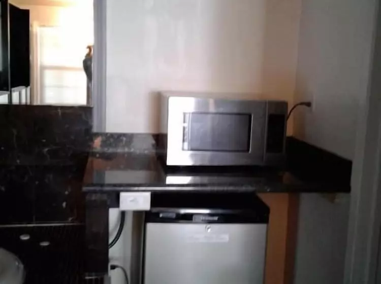 هتل Sterling Gardens