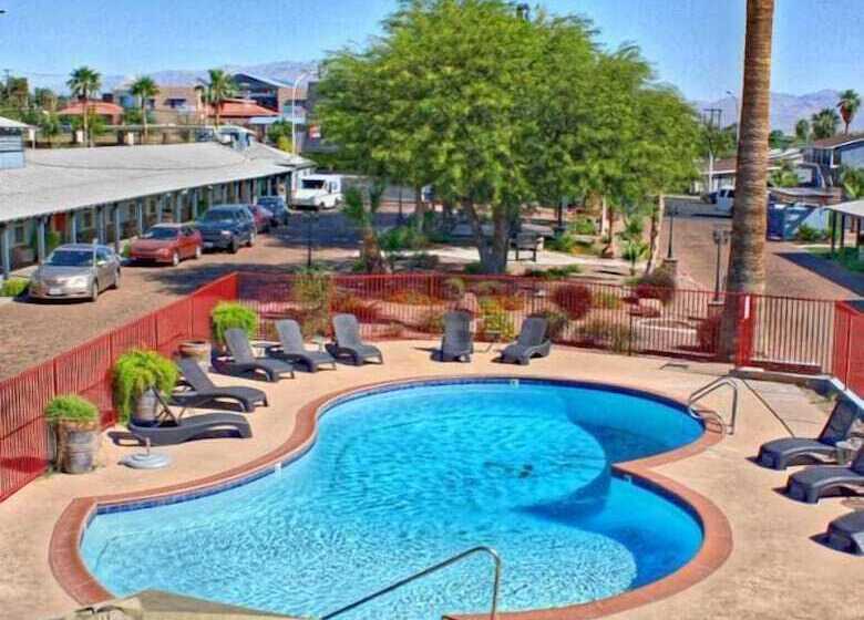 Отель Sterling Gardens