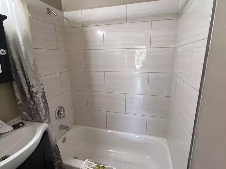 هتل Sterling Gardens