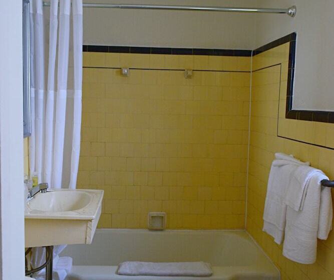 Отель Sterling Gardens