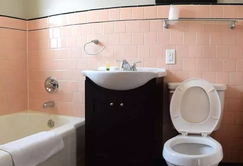 هتل Sterling Gardens