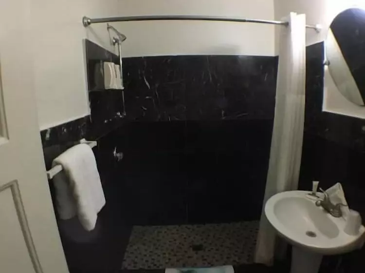 هتل Sterling Gardens