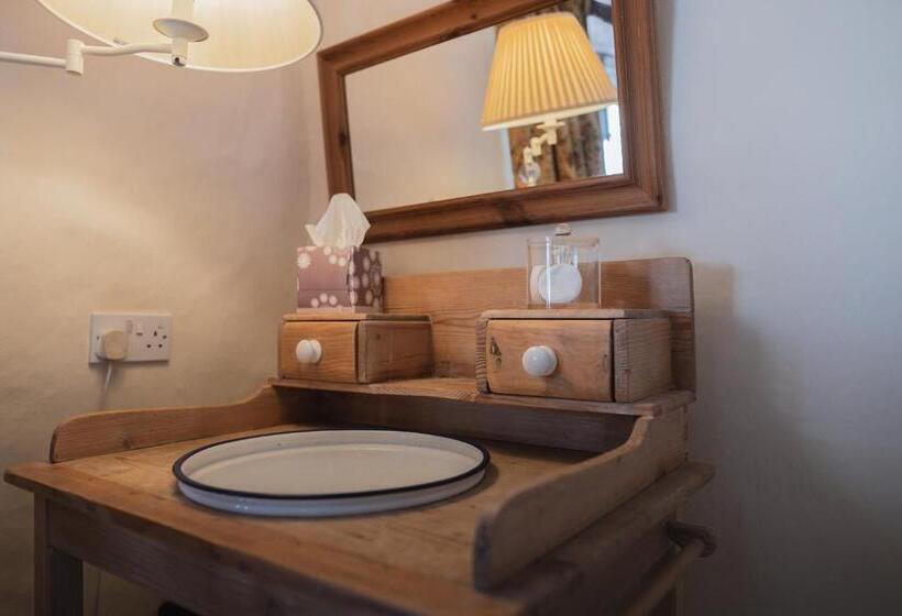 فندق The Old Hall Inn