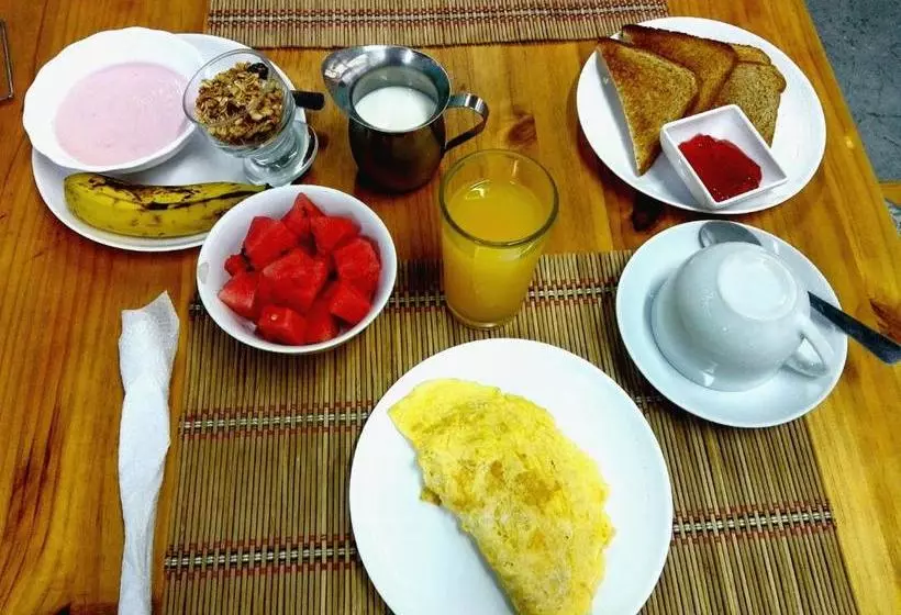 Lajuela Bnb & Hostel