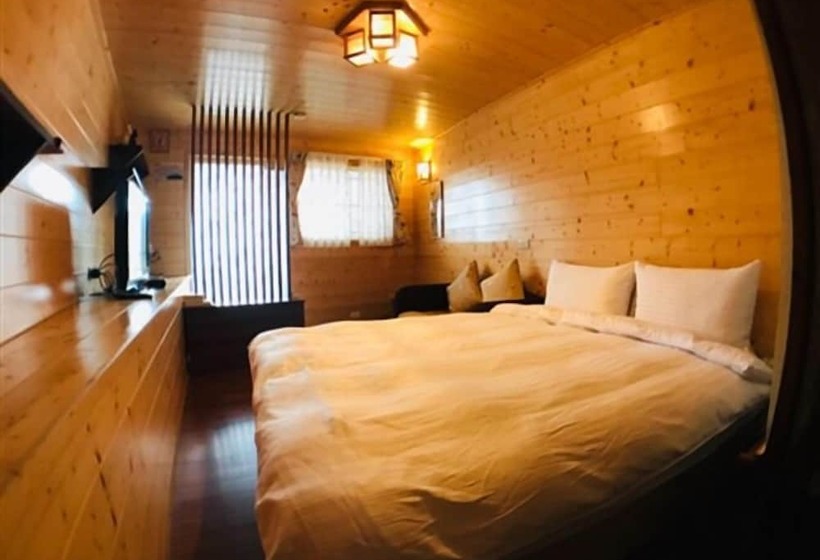 تختخواب و صبحانه He Feng Homestay