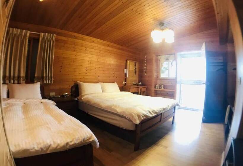 تختخواب و صبحانه He Feng Homestay