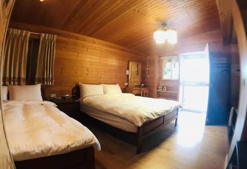 تختخواب و صبحانه He Feng Homestay
