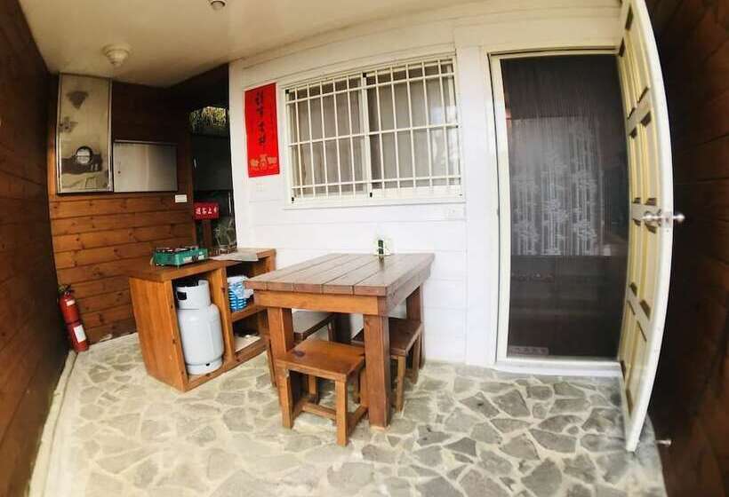 تختخواب و صبحانه He Feng Homestay