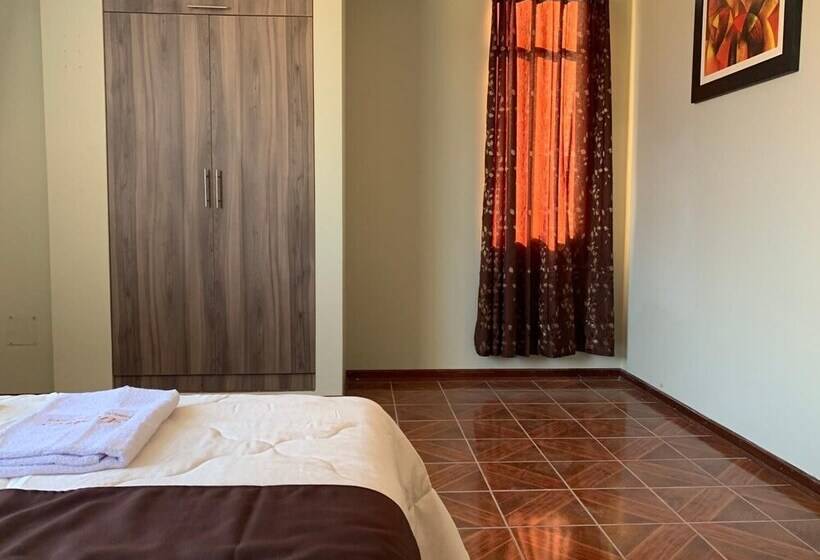 簡易ホテル Antares Pisco