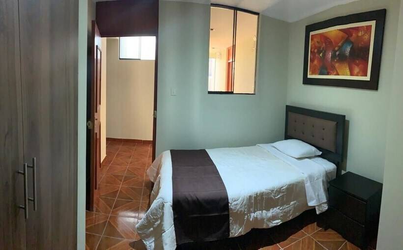 簡易ホテル Antares Pisco