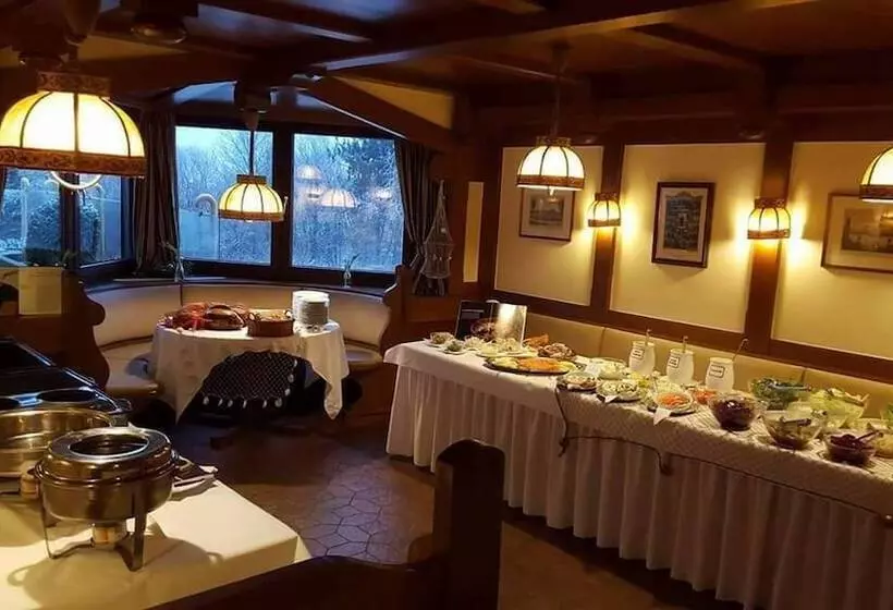 簡易ホテル Gasthof Rössle