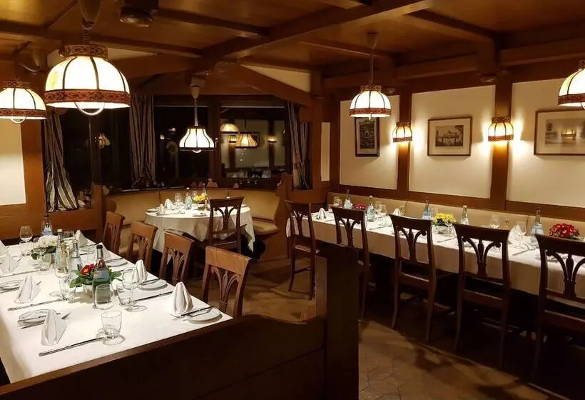 簡易ホテル Gasthof Rössle