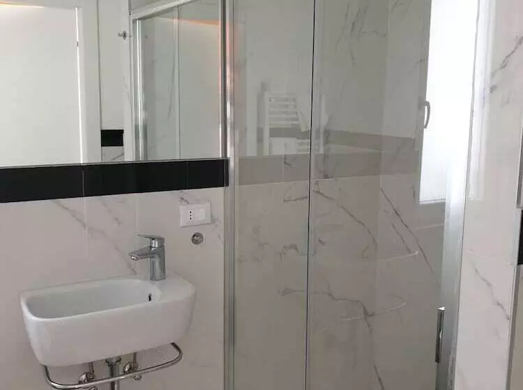 هتل Ariston Apartment