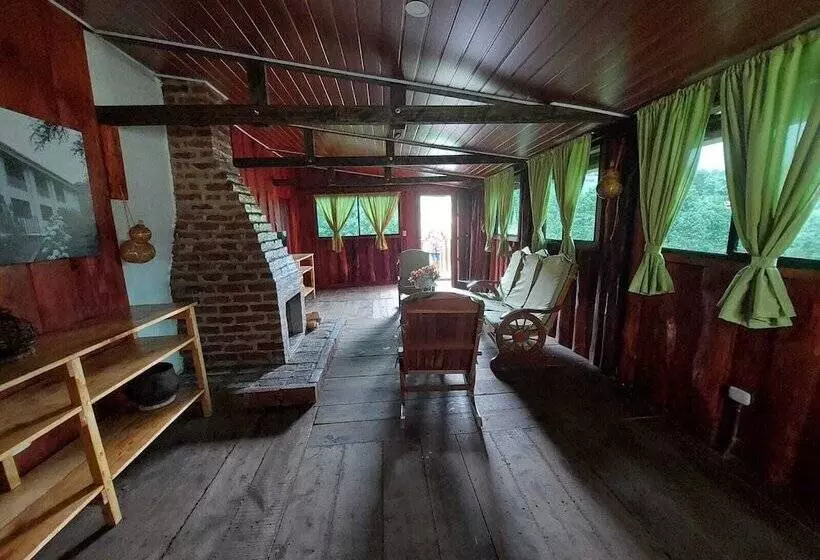 Hotelli Cabañas Alla Arriba