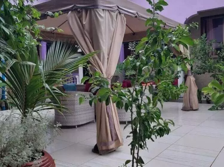 Hotelli Dalma Zambarau Lodge