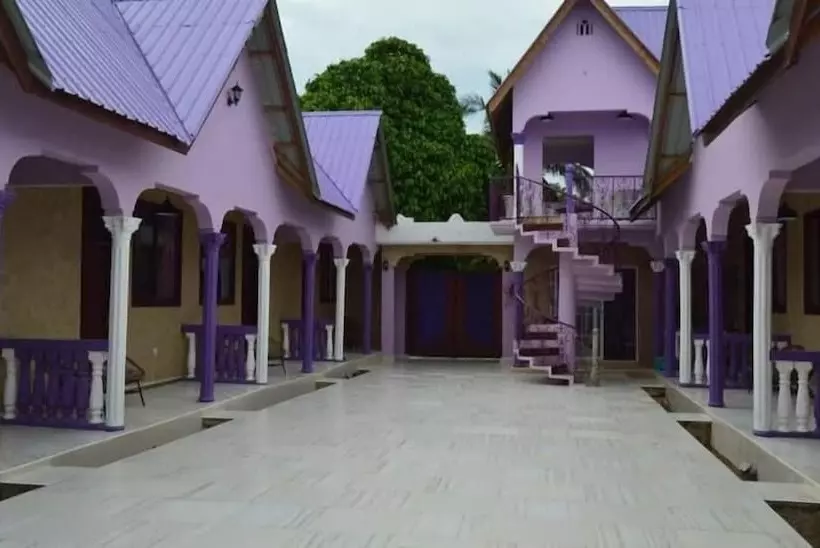 Hotelli Dalma Zambarau Lodge