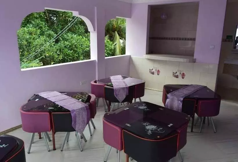 Hotelli Dalma Zambarau Lodge