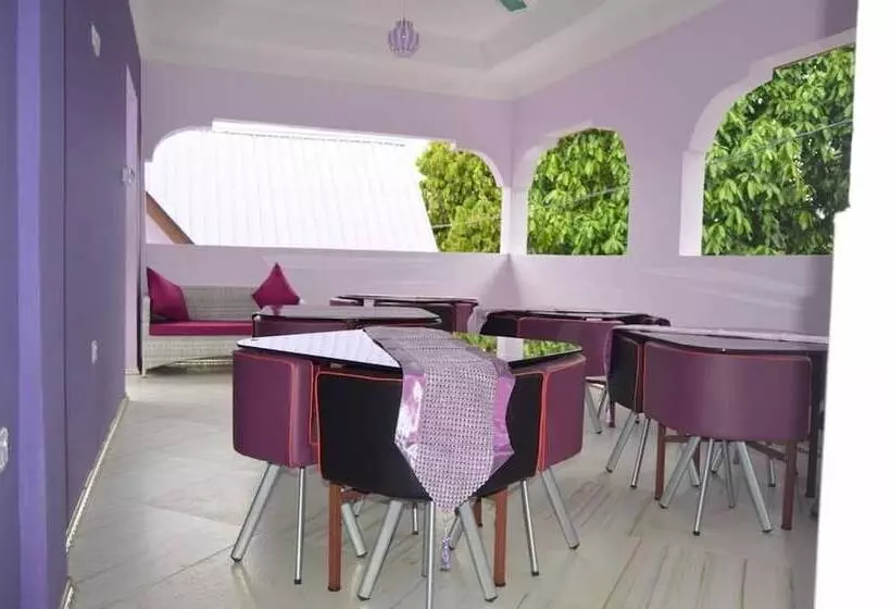 Hotelli Dalma Zambarau Lodge