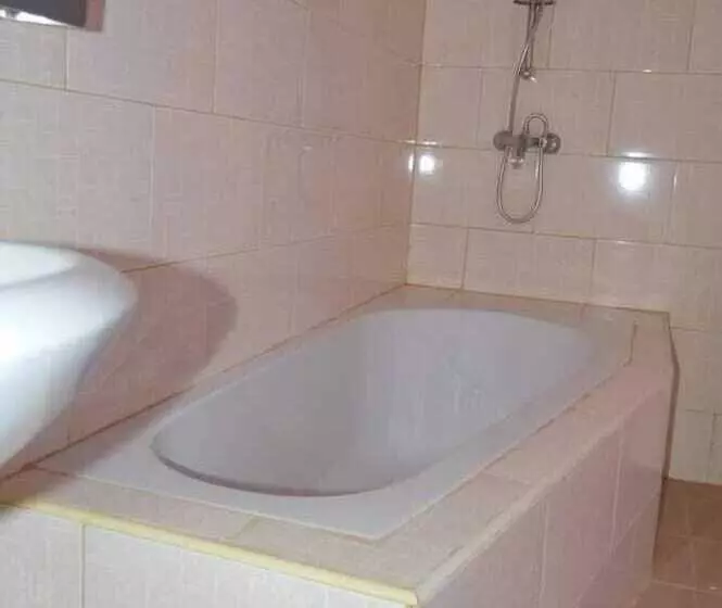 Hotelli Dalma Zambarau Lodge