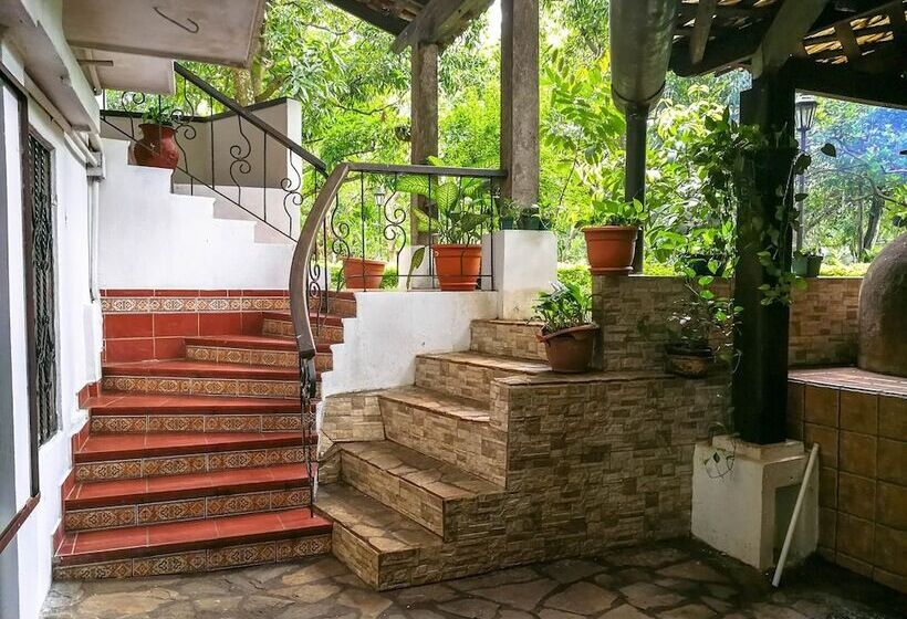 هتل Hostal Las Marias