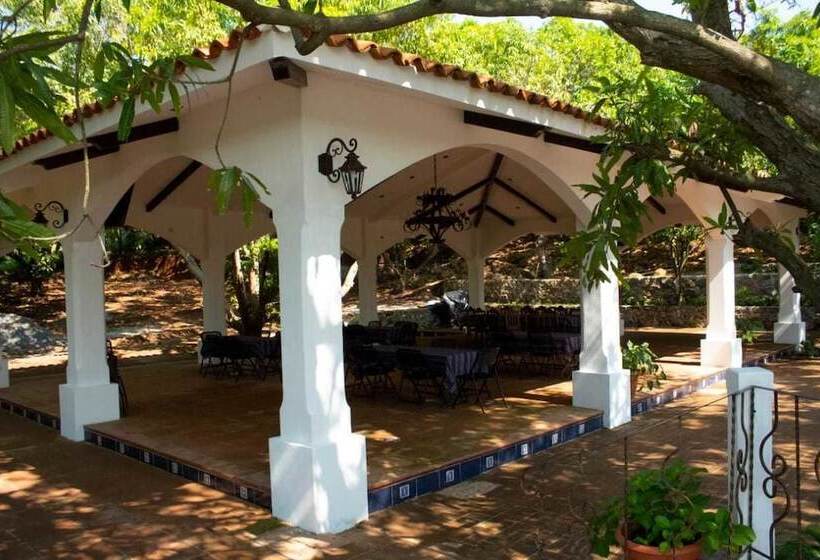 هتل Hostal Las Marias