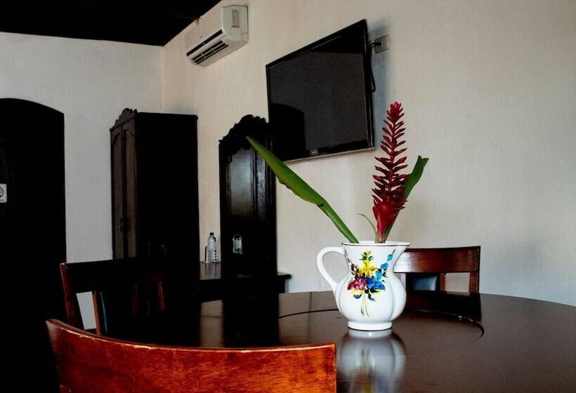 هتل Hostal Las Marias