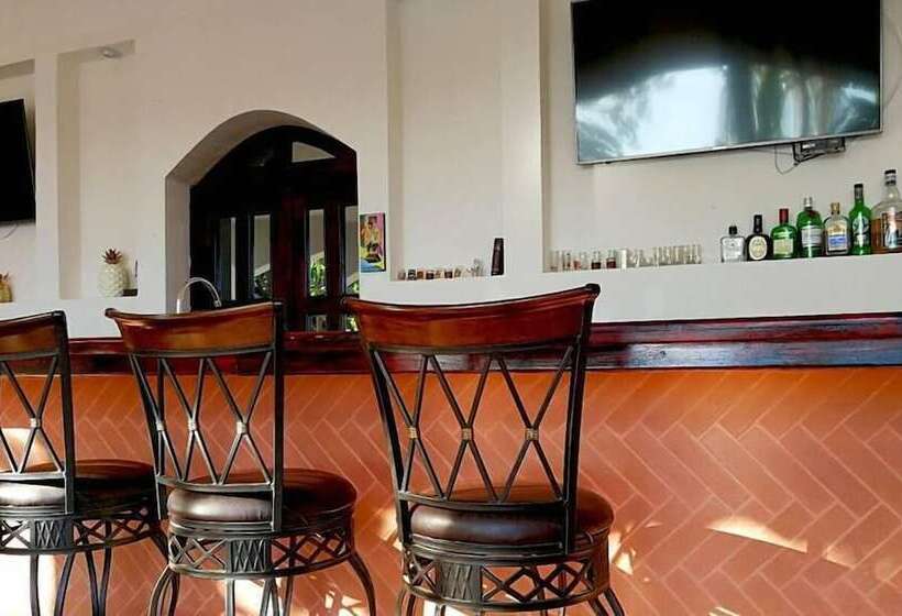 هتل Hostal Las Marias