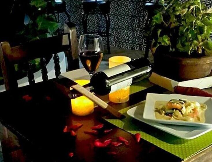 هتل Hostal Las Marias