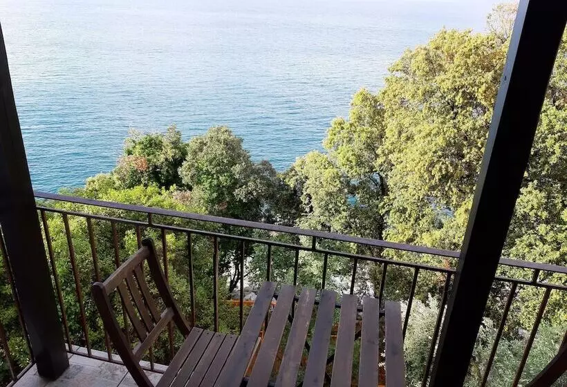 Katerina Fotopoulos Homes & Apartments