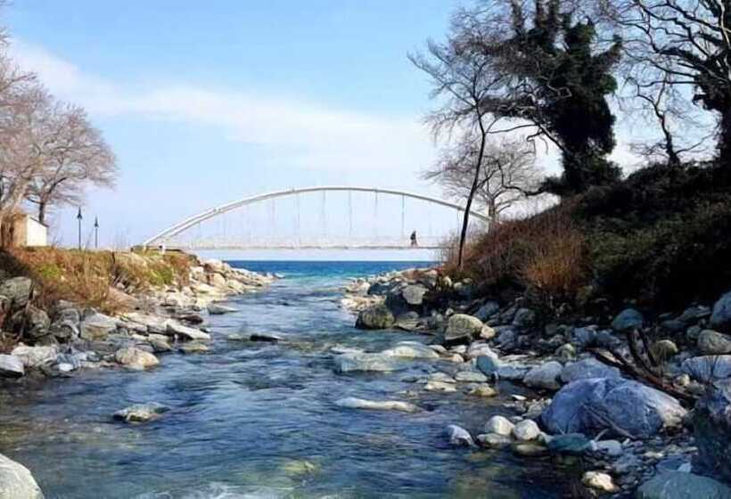 Katerina Fotopoulos Homes & Apartments