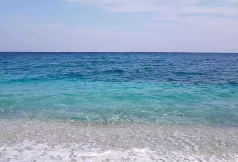 Katerina Fotopoulos Homes & Apartments