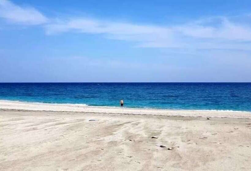 Katerina Fotopoulos Homes & Apartments